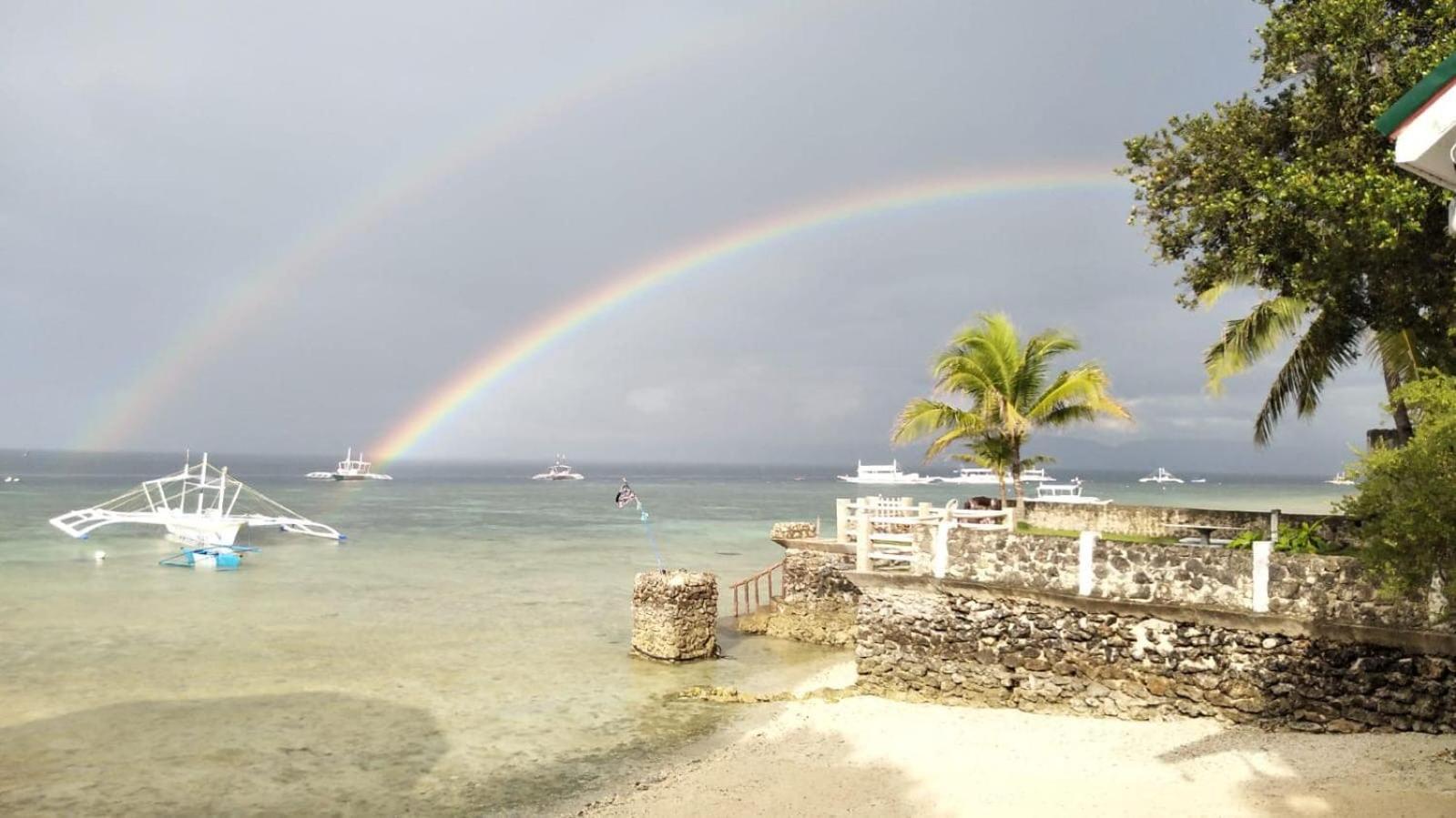 Love'S Beach & Dive Resort Моалбоал Екстериор снимка