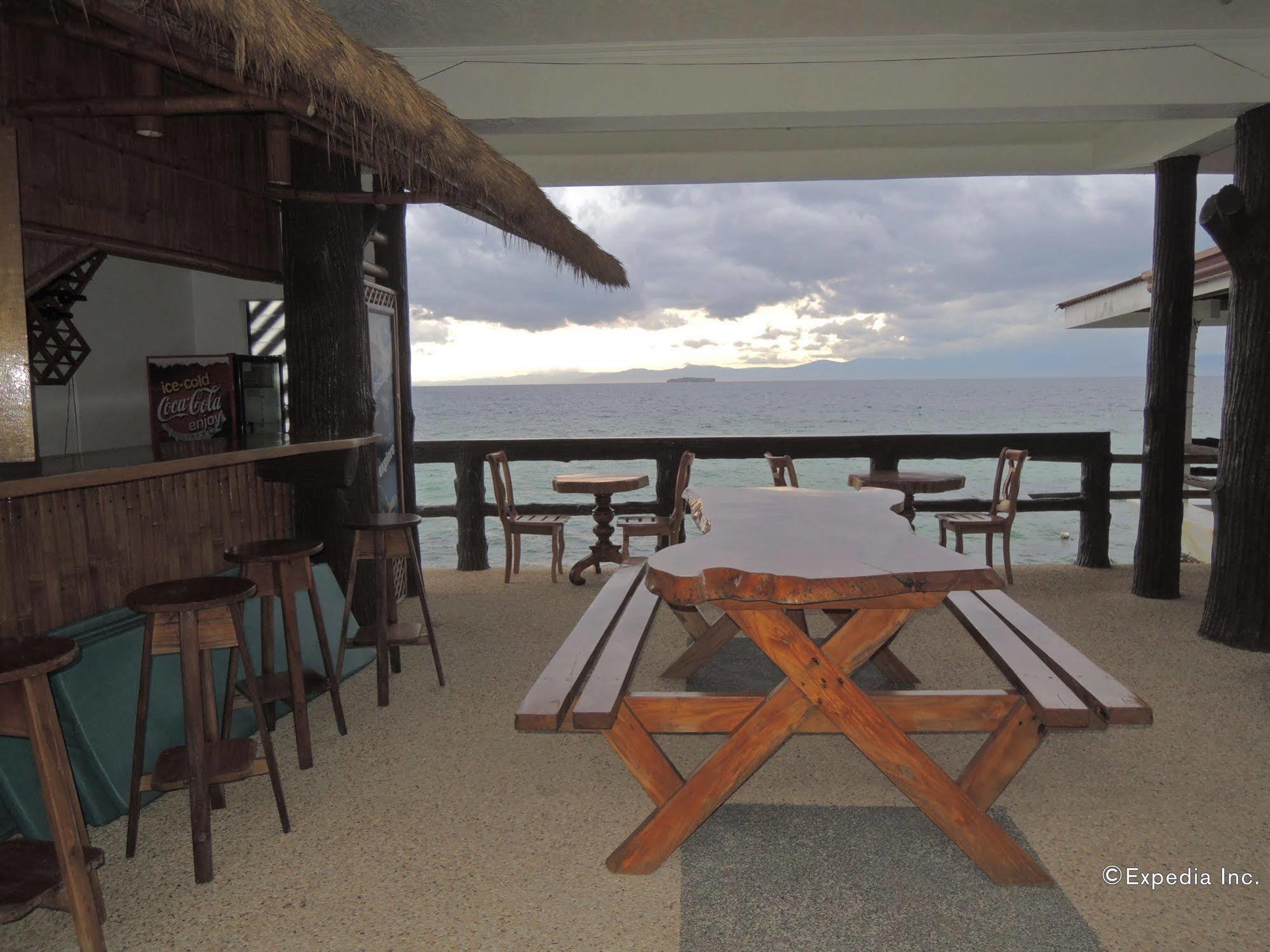 Love'S Beach & Dive Resort Моалбоал Екстериор снимка