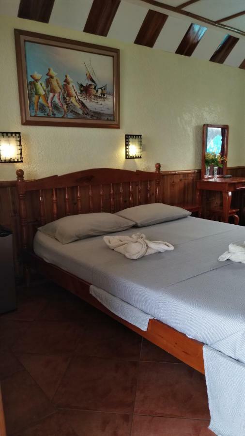 Love'S Beach & Dive Resort Моалбоал Екстериор снимка