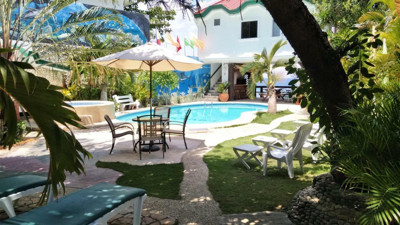 Love'S Beach & Dive Resort Моалбоал Екстериор снимка